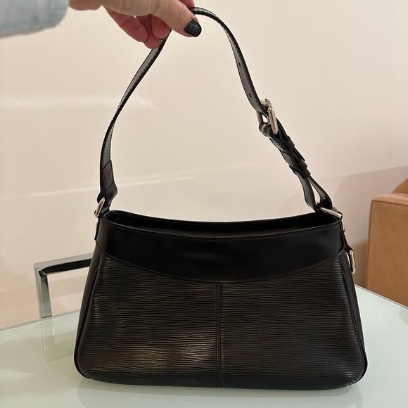 Louis Vuitton Epi Shoulder Bag (Vintage) - Picture 2 of 8